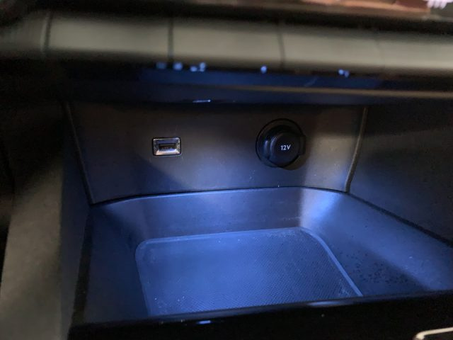 PEUGEOT 3008 usata, con USB