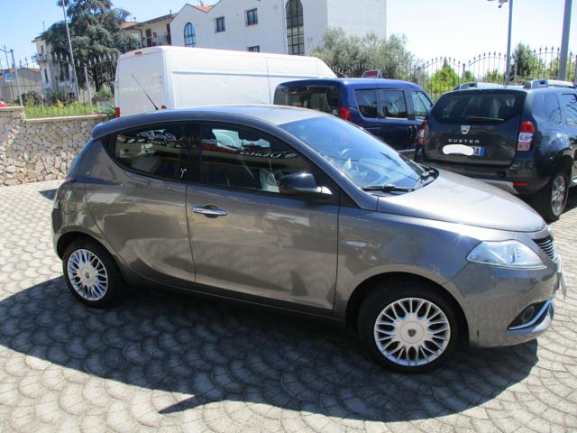 LANCIA Ypsilon usata, con Autoradio