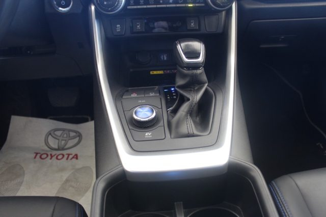 TOYOTA RAV 4 usata, con Telecamera per parcheggio assistito