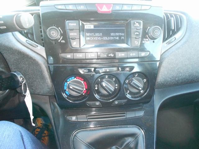 LANCIA Ypsilon usata, con Servosterzo