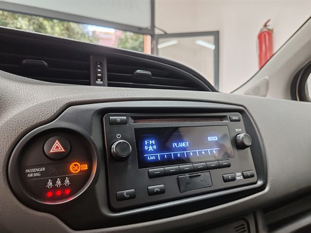 TOYOTA Yaris usata, con USB