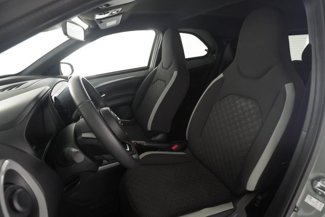 TOYOTA Aygo X usata 8