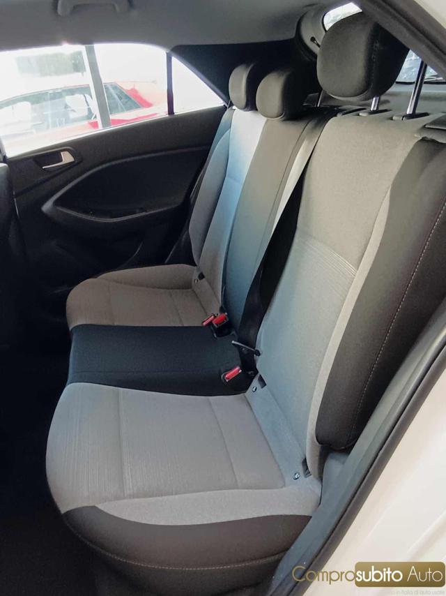 HYUNDAI i20 usata 22