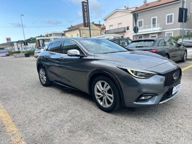 INFINITI Q30 usata, con Airbag