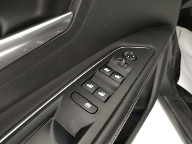 PEUGEOT 3008 usata, con Volante in pelle