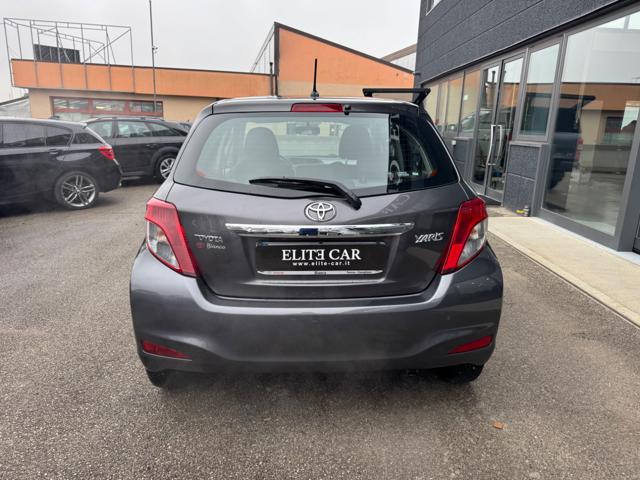 TOYOTA Yaris usata, con Autoradio