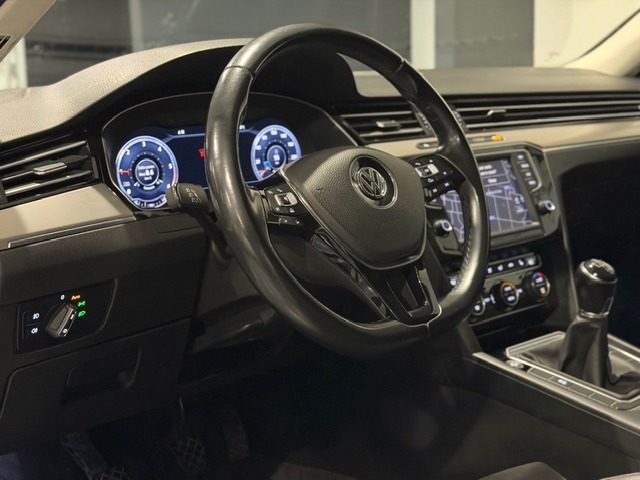 VOLKSWAGEN Passat usata, con Controllo trazione