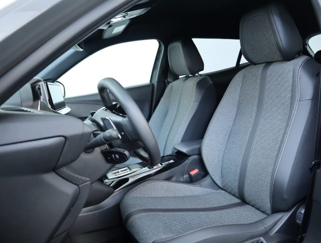PEUGEOT 2008 usata, con Volante in pelle