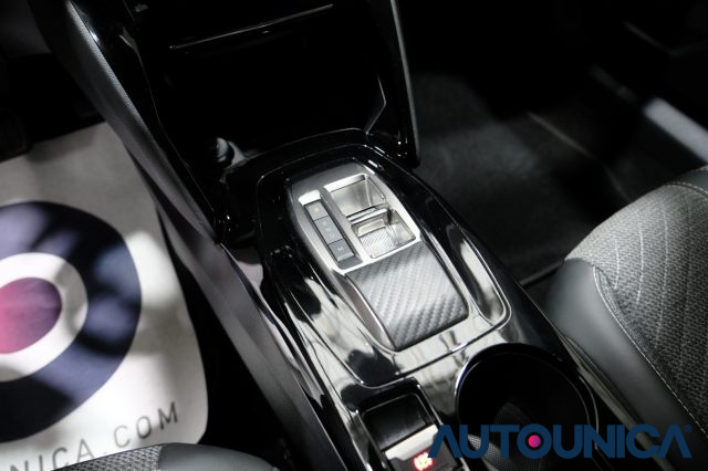PEUGEOT 2008 usata, con Sensori di parcheggio posteriori