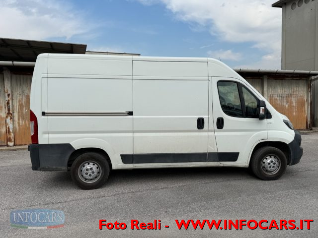PEUGEOT Boxer usata, con USB
