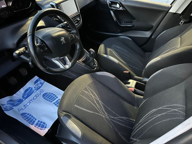 PEUGEOT 208 usata, con Autoradio