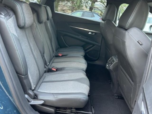 PEUGEOT 5008 usata, con Cerchi in lega