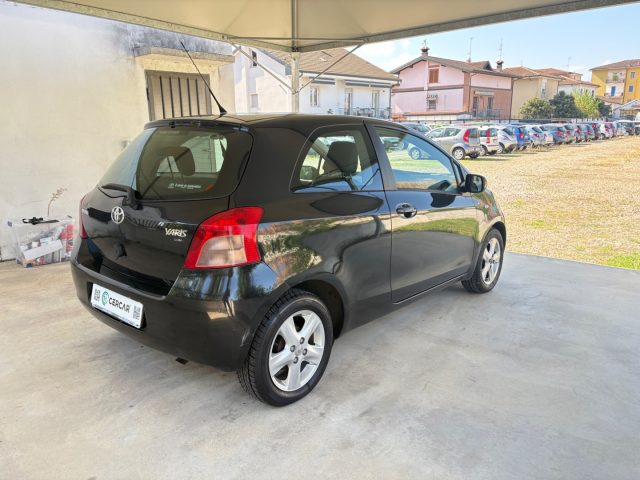 TOYOTA Yaris usata, con Autoradio
