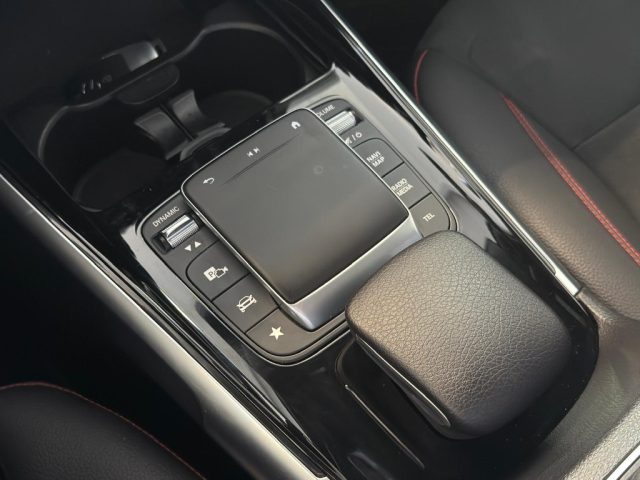 MERCEDES-BENZ GLB 200 usata, con Fari LED