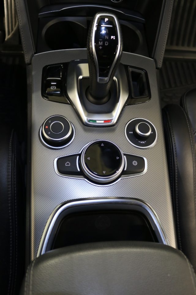 ALFA ROMEO Stelvio usata, con Leve al volante