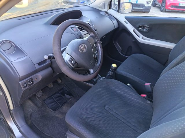TOYOTA Yaris usata 8