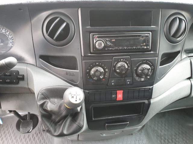 IVECO Daily usata, con Controllo automatico clima