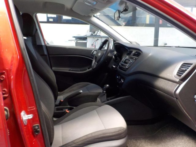 HYUNDAI i20 usata 31