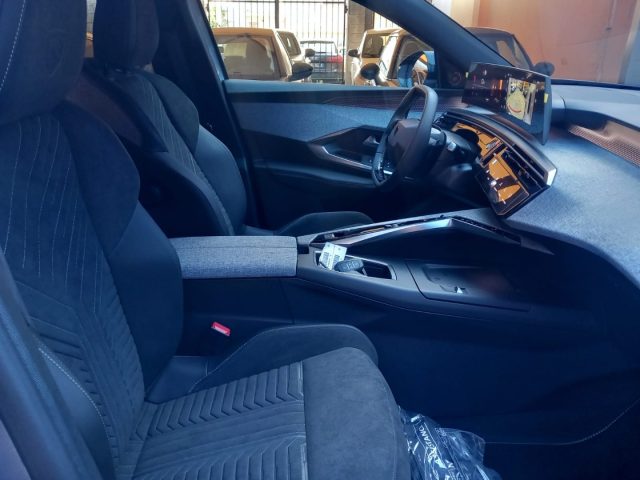 PEUGEOT 5008 usata, con Sensori di parcheggio posteriori