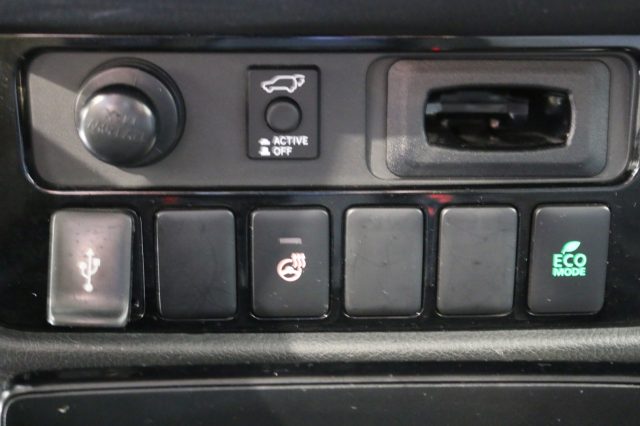 MITSUBISHI Outlander usata, con Sensore di luce