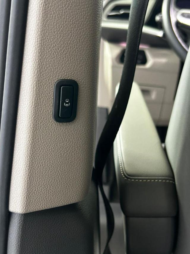 VOLKSWAGEN Multivan usata, con Assistente abbaglianti