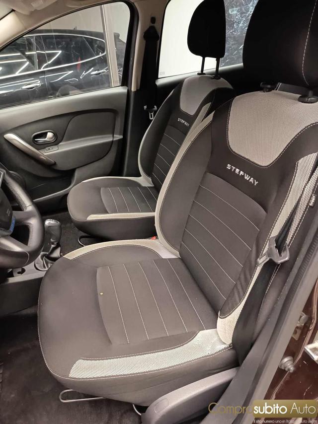 DACIA Sandero usata, con Specchietti laterali elettrici