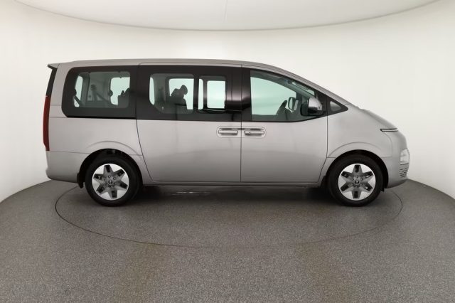 HYUNDAI Staria usata, con Boardcomputer