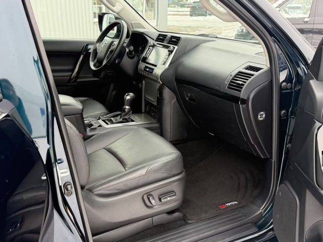 TOYOTA Land Cruiser usata, con Autoradio