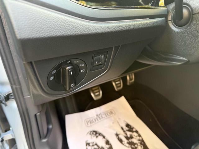 VOLKSWAGEN Taigo usata, con USB