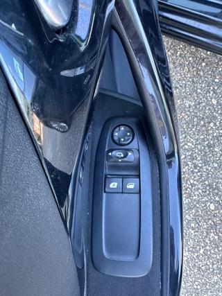 PEUGEOT 208 usata, con USB
