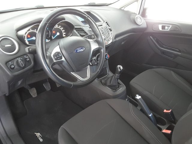 FORD Fiesta usata, con Autoradio