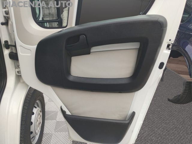 PEUGEOT Boxer usata, con USB