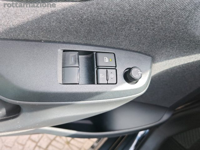 TOYOTA Yaris usata, con USB