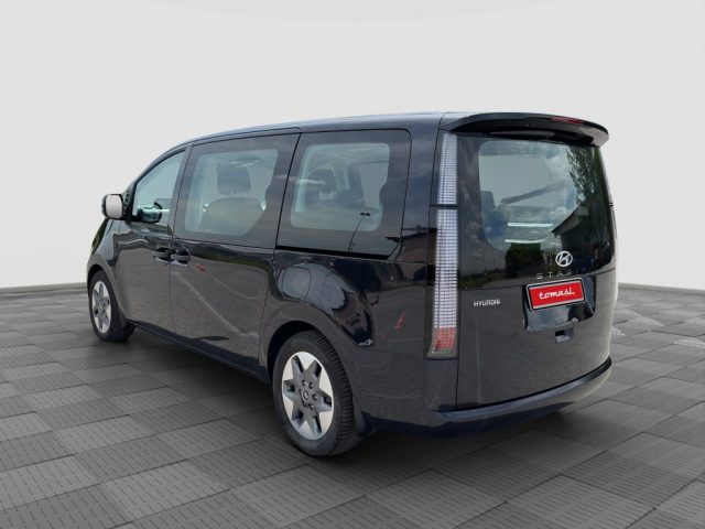 HYUNDAI Staria usata 2