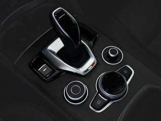 ALFA ROMEO Stelvio usata, con Sedile posteriore sdoppiato