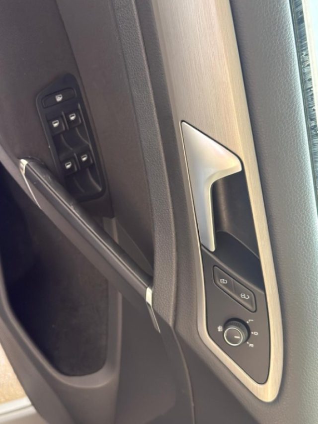 VOLKSWAGEN Golf usata, con Bracciolo