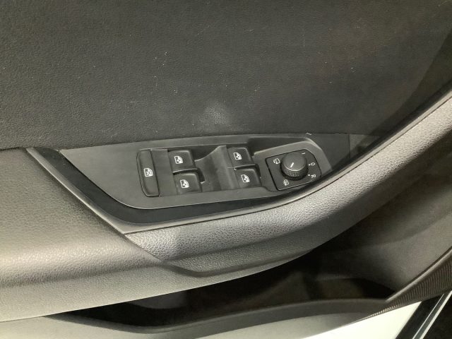 SKODA Karoq usata, con Sensori di parcheggio posteriori