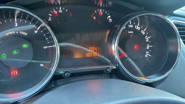 PEUGEOT 5008 usata, con Airbag testa