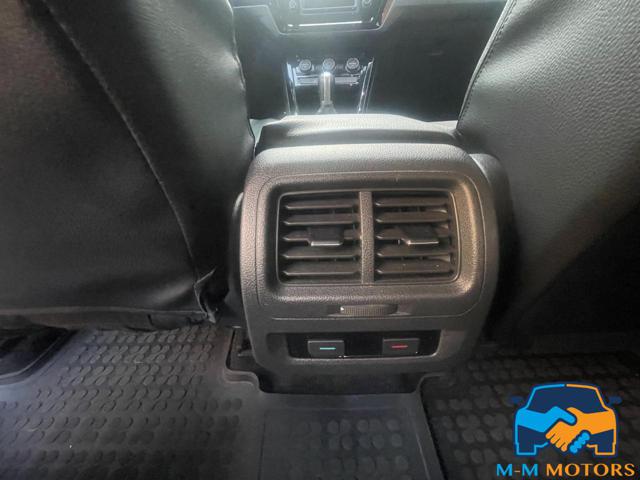 VOLKSWAGEN Touran usata, con Autoradio digitale
