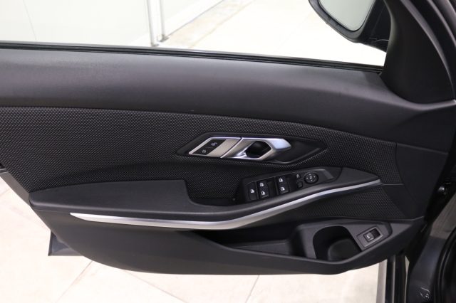 BMW 330 usata, con Volante in pelle