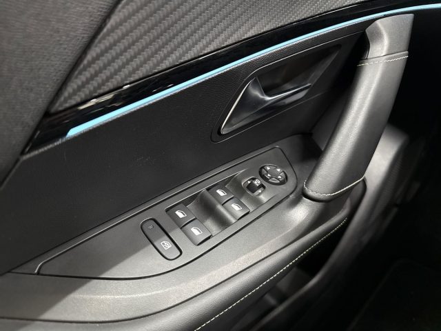 PEUGEOT 2008 usata, con Sensori di parcheggio posteriori