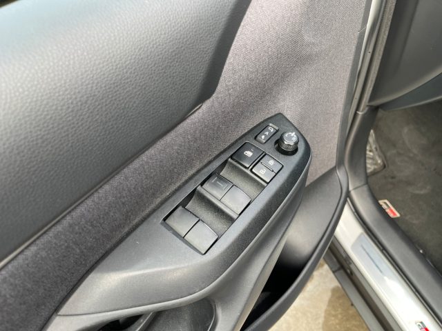 TOYOTA Yaris Cross usata, con Controllo automatico clima