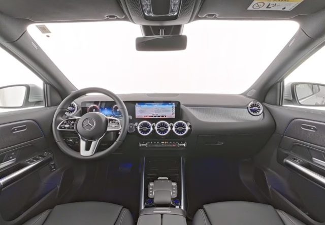 MERCEDES-BENZ EQA usata, con Sedili riscaldati