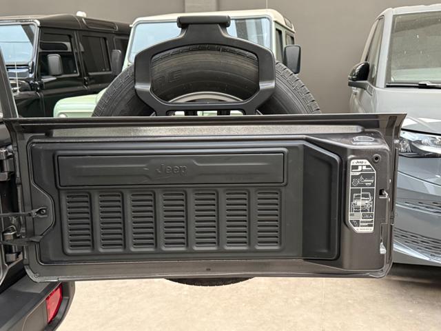 JEEP Wrangler usata, con Bracciolo