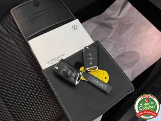 VOLKSWAGEN T-Roc usata, con Volante in pelle