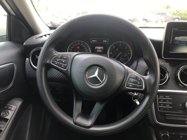 MERCEDES-BENZ GLA 180 usata, con Frenata d