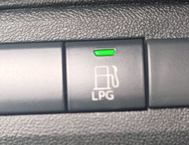 PEUGEOT 208 usata, con Specchietti laterali elettrici