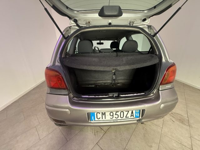 TOYOTA Yaris usata 17