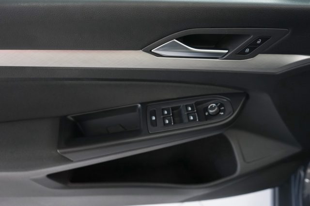 VOLKSWAGEN Golf usata, con Sensori di parcheggio anteriori