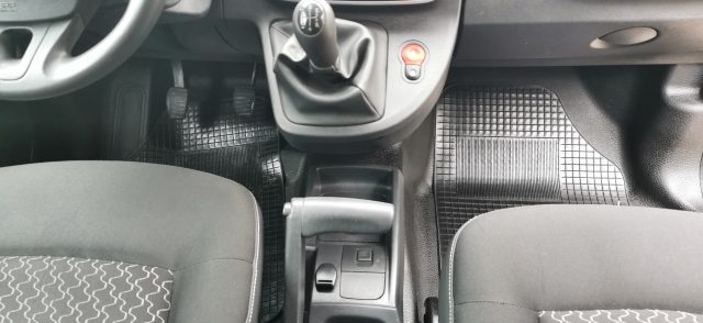 RENAULT Kangoo usata 25